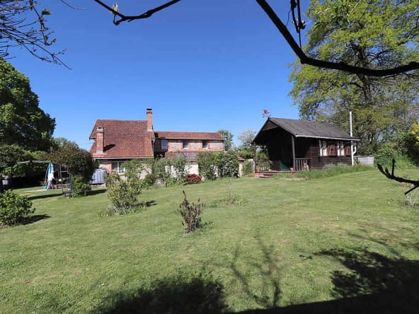 Rustic countryside house with spacious garden