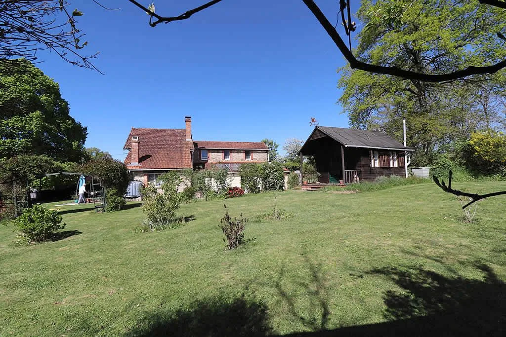 Rustic countryside house with spacious garden