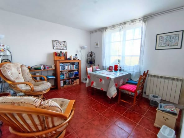 Cosy living room with chairs and bookshelves.
